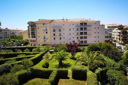 Le Palais Royal Apartment Saint-Raphaël Екстериор снимка